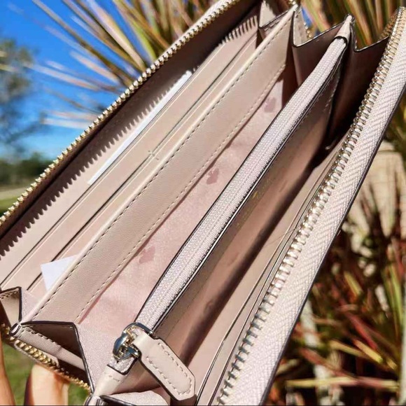 Gaby’sBags💕NWT Kate Spade Large Wallet - Picture 3 of 3